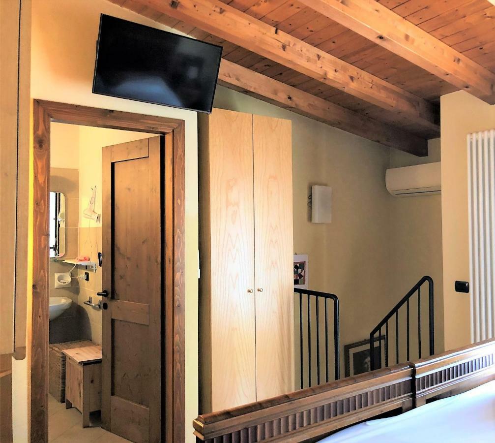 Desenzanoloft Official Partner Marriott Homes & Villas -Penthouse Never Say Never Sirmione Castle View Exterior foto